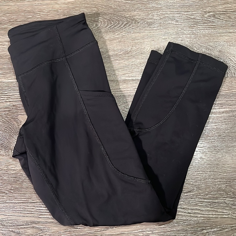 Black Lululemon Capris with side pockets
